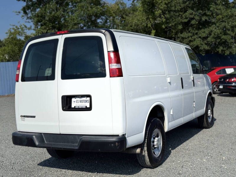 2019 Chevrolet Express Image 4