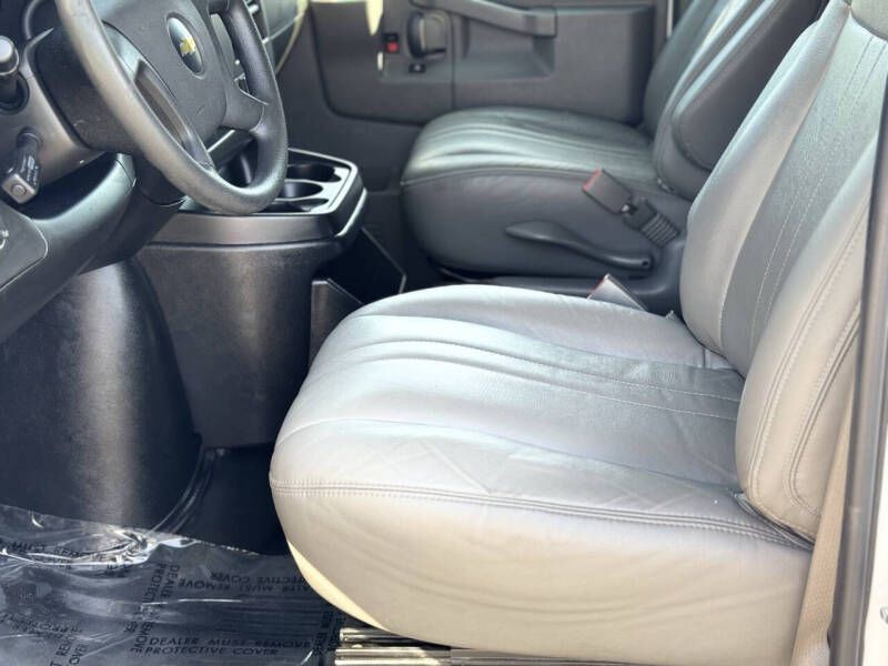 2019 Chevrolet Express Image 9