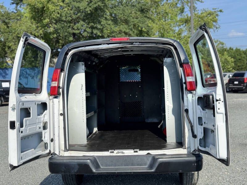 2019 Chevrolet Express Image 12