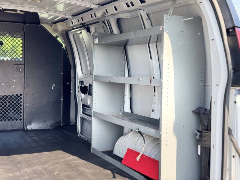 2019 Chevrolet Express Image 13