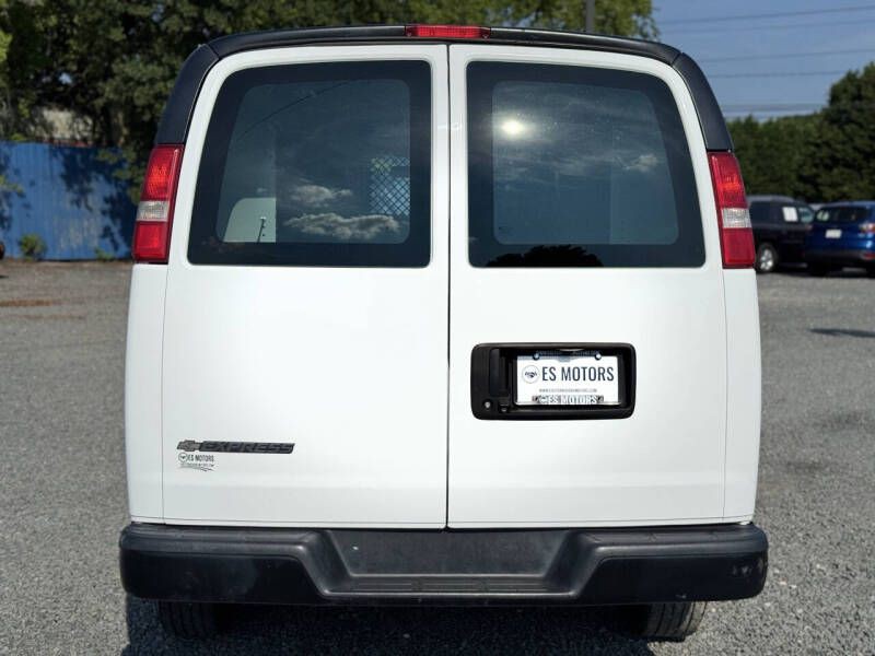 2019 Chevrolet Express Image 21