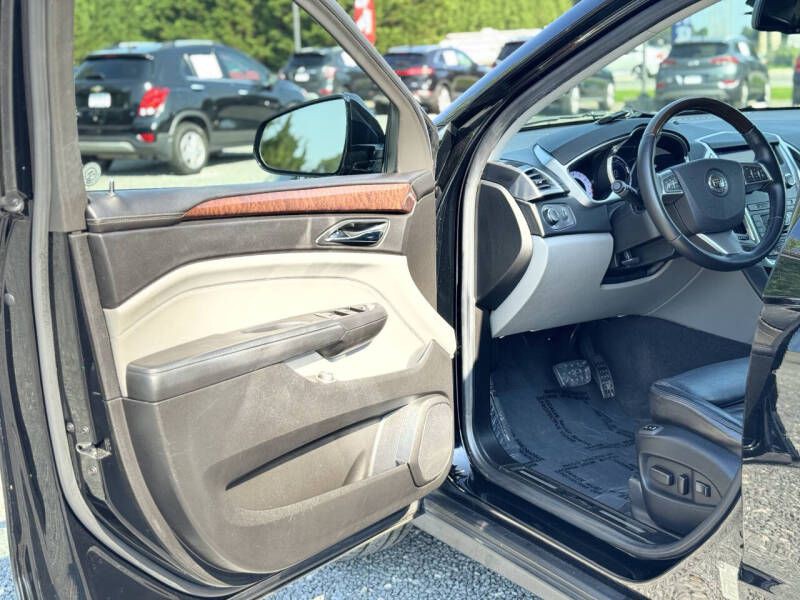 2011 Cadillac SRX Image 8