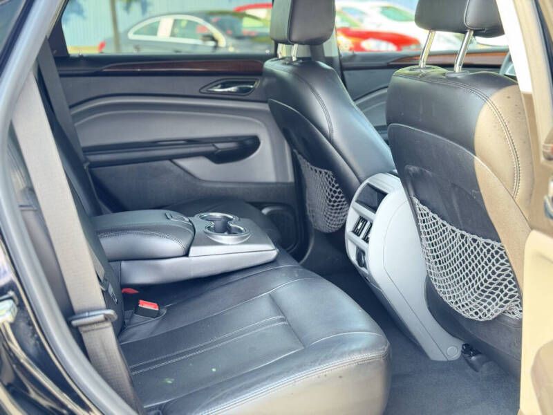 2011 Cadillac SRX Image 18