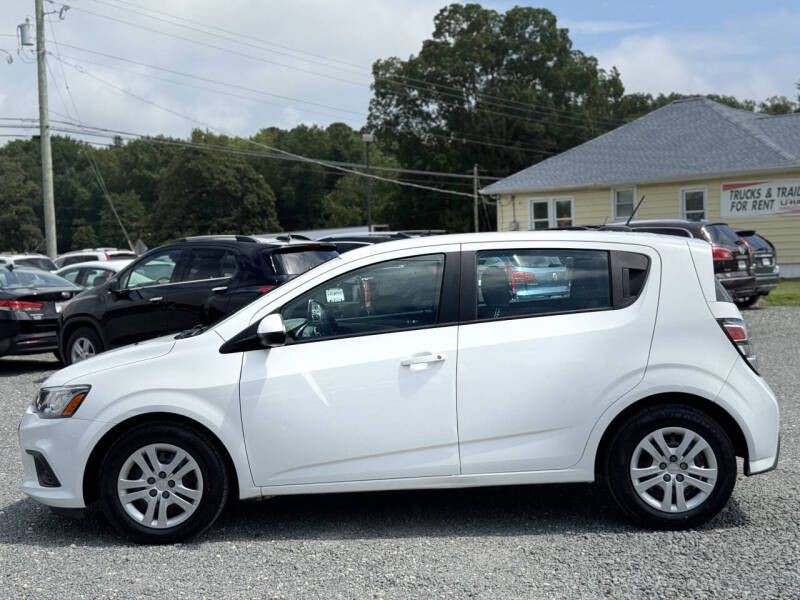 2017 Chevrolet Sonic Image 2
