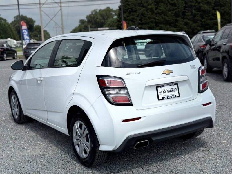 2017 Chevrolet Sonic Image 3