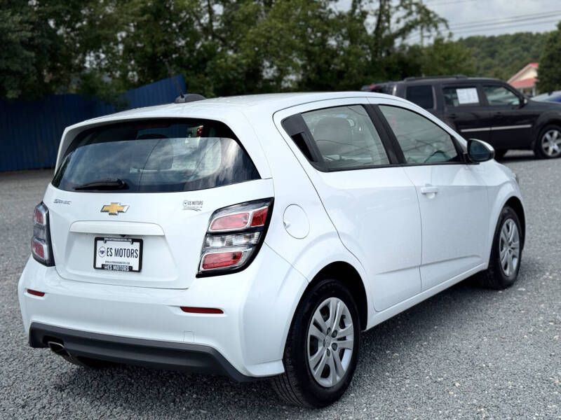 2017 Chevrolet Sonic Image 4