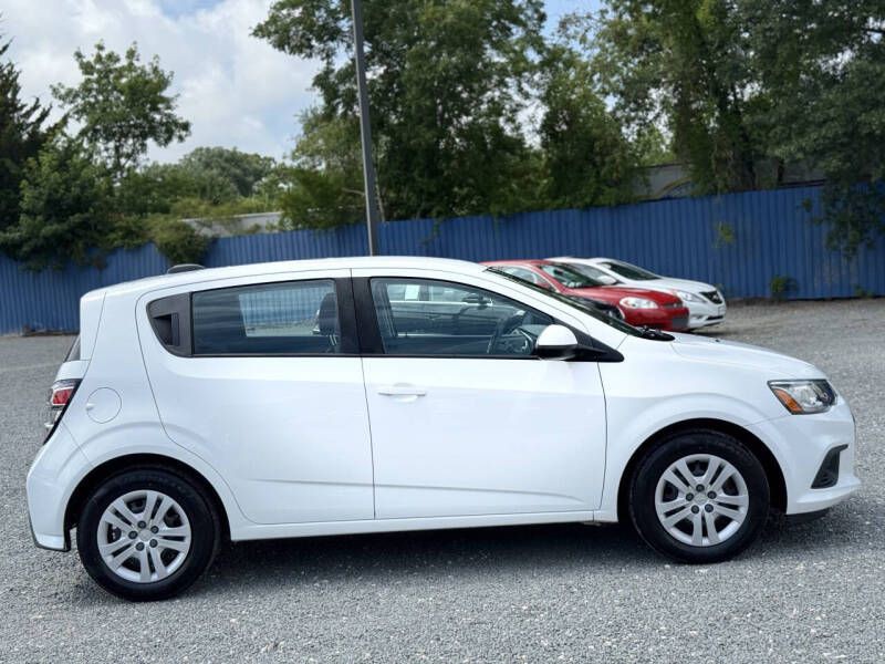 2017 Chevrolet Sonic Image 5