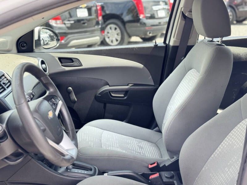 2017 Chevrolet Sonic Image 8