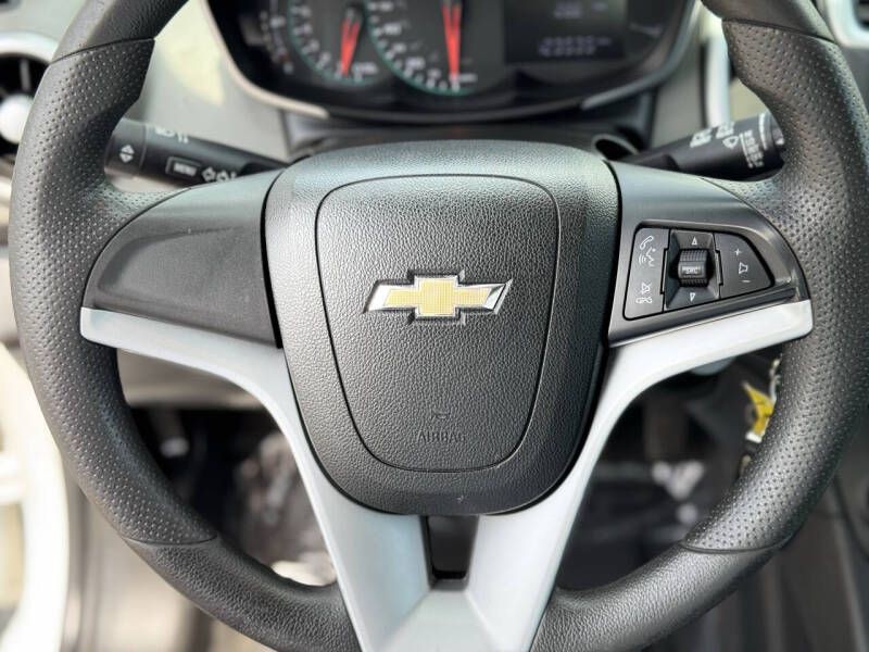 2017 Chevrolet Sonic Image 9