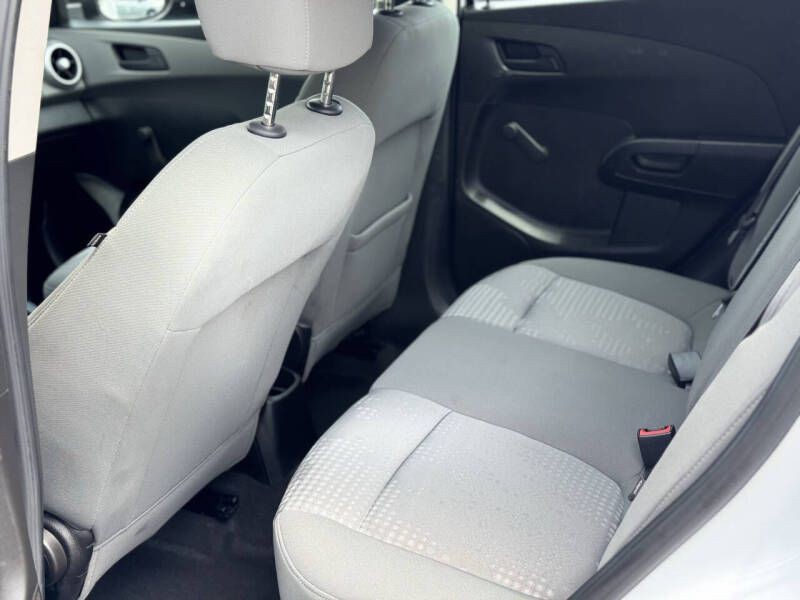 2017 Chevrolet Sonic Image 13
