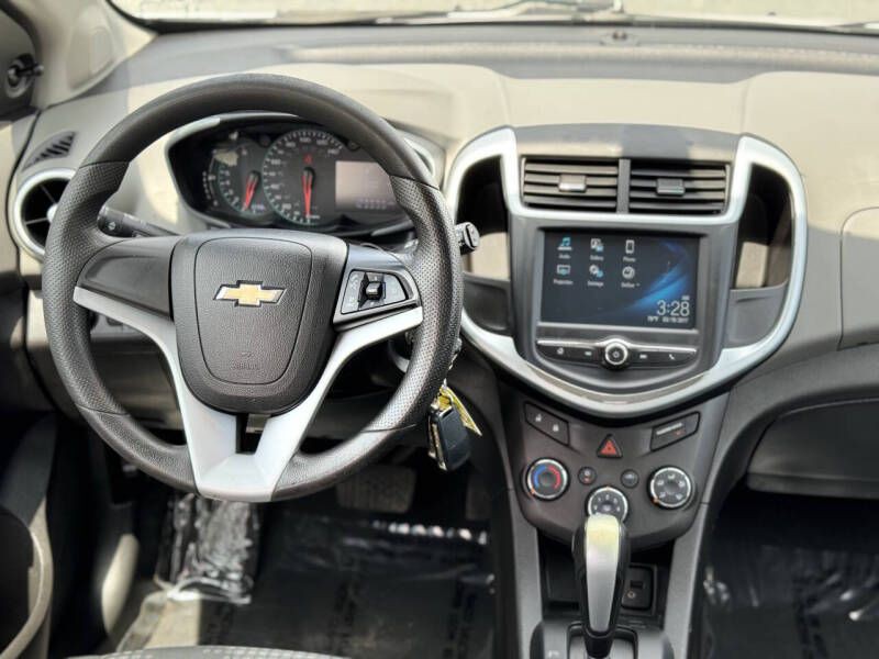 2017 Chevrolet Sonic Image 14