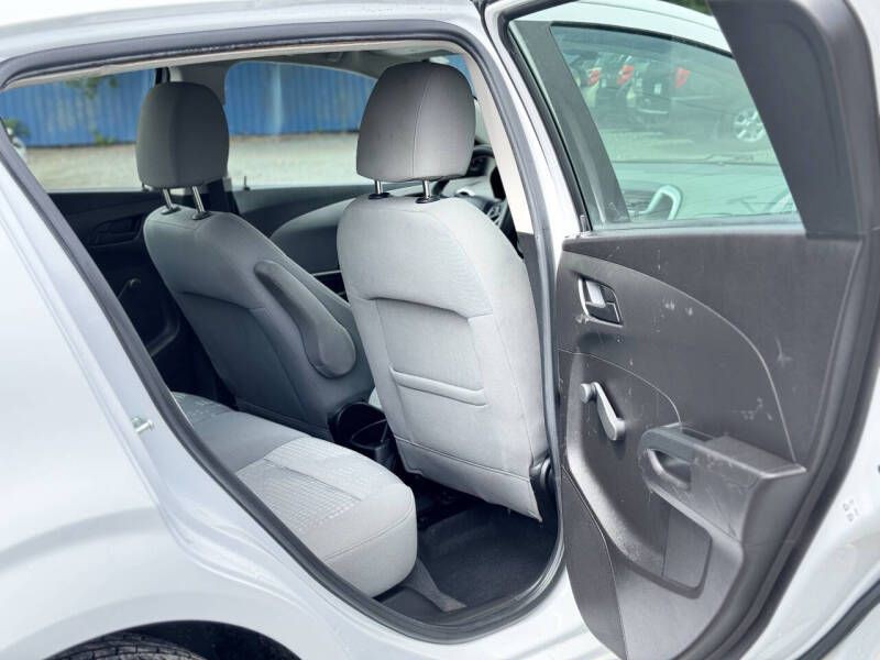 2017 Chevrolet Sonic Image 16