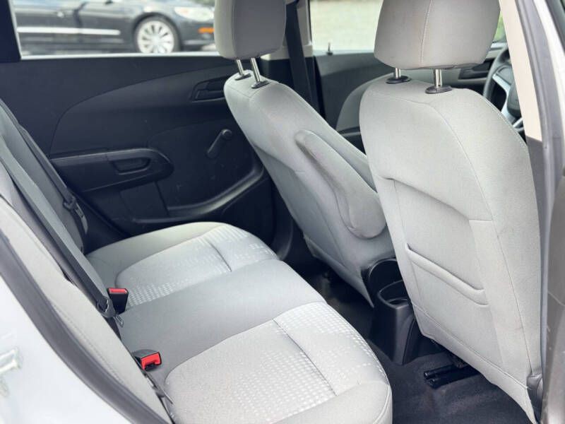 2017 Chevrolet Sonic Image 17