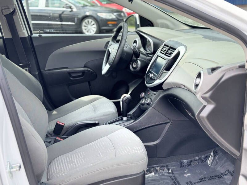 2017 Chevrolet Sonic Image 20