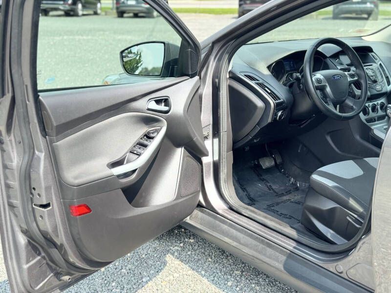 2012 Ford Focus Image 8