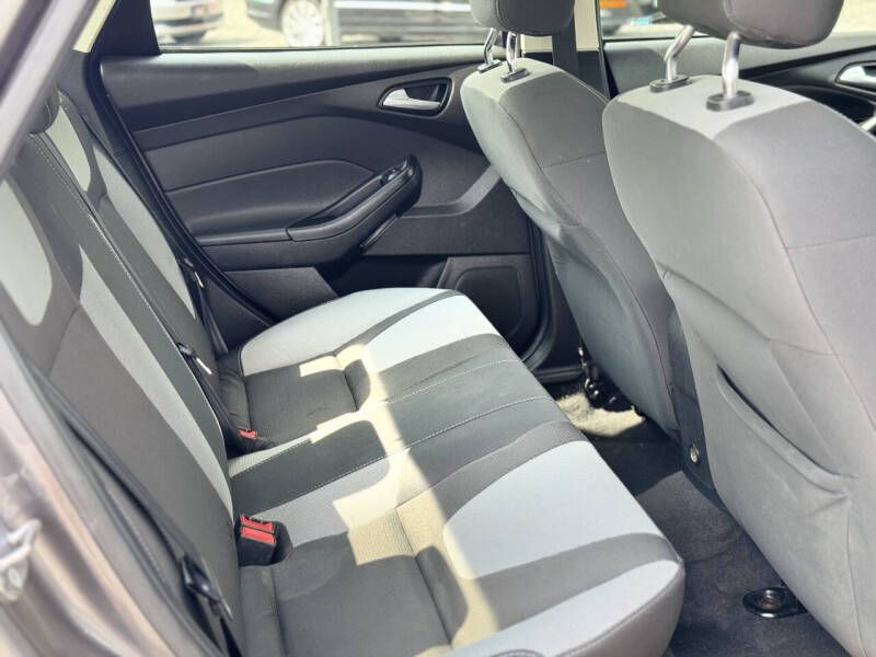 2012 Ford Focus Image 16
