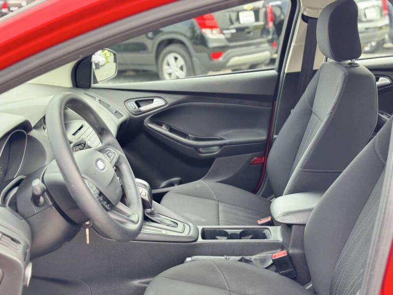 2016 Ford Focus Image 8