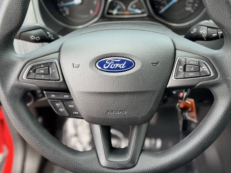 2016 Ford Focus Image 9