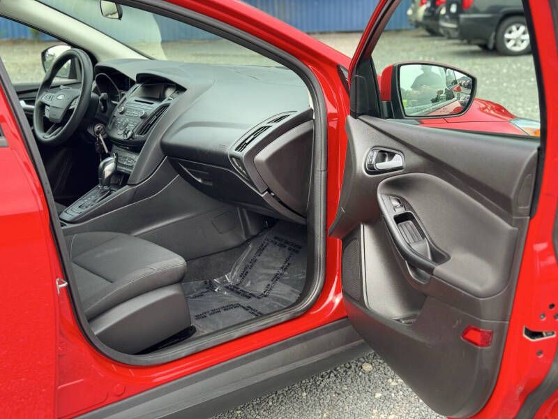 2016 Ford Focus Image 18