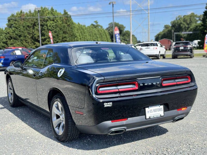 2015 Dodge Challenger Image 3