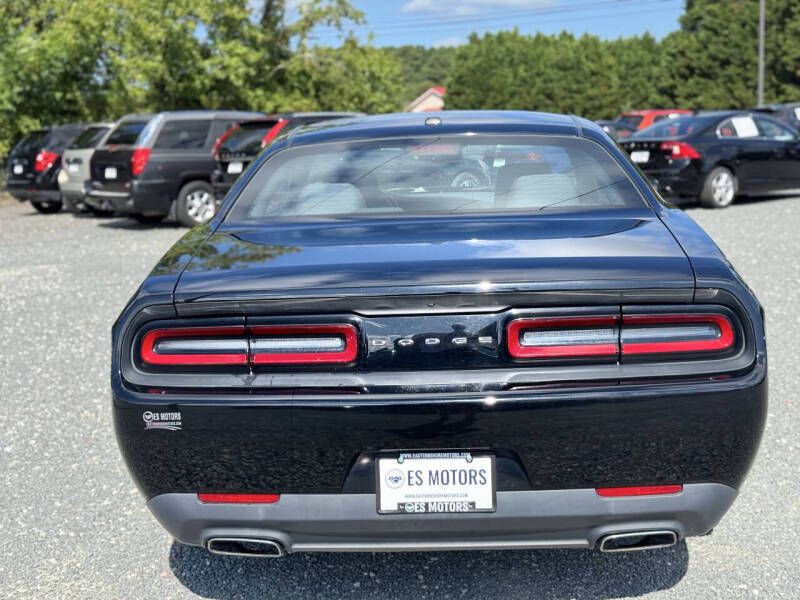 2015 Dodge Challenger Image 4