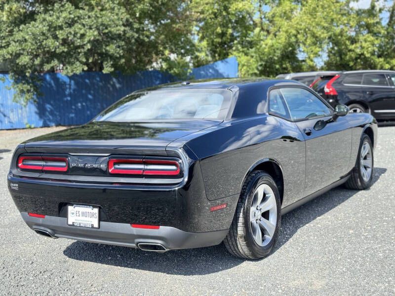 2015 Dodge Challenger Image 5