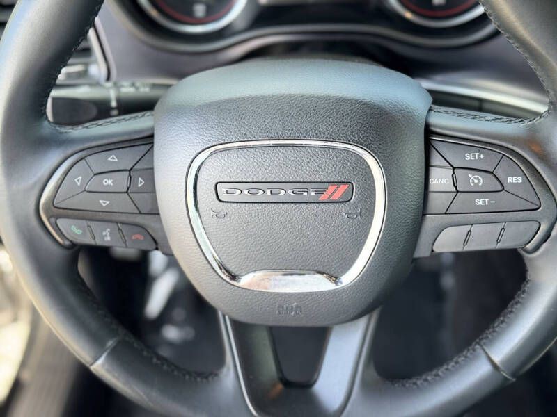 2015 Dodge Challenger Image 11