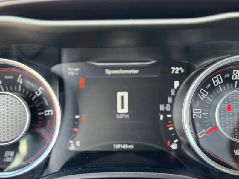 2015 Dodge Challenger Image 12