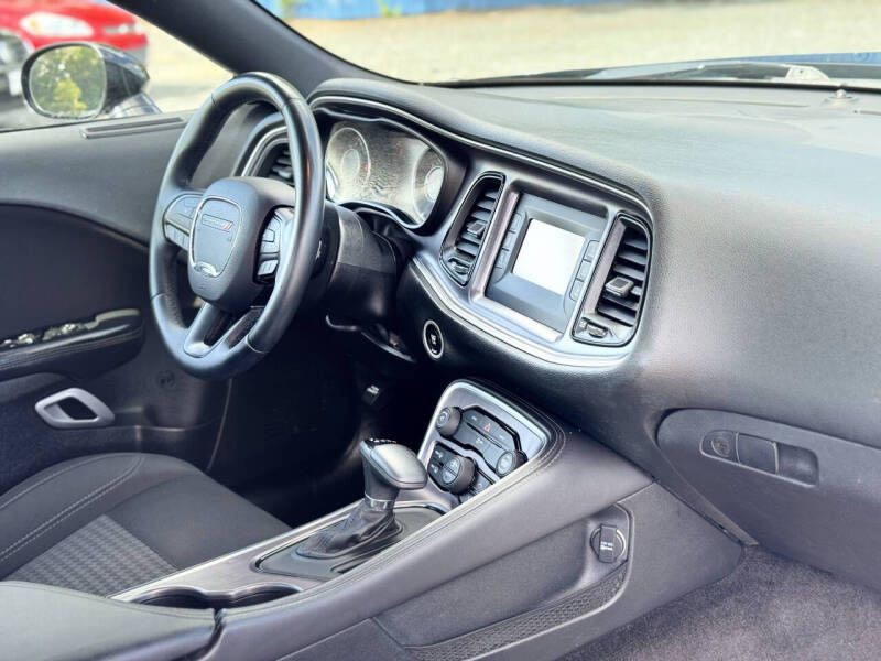 2015 Dodge Challenger Image 14