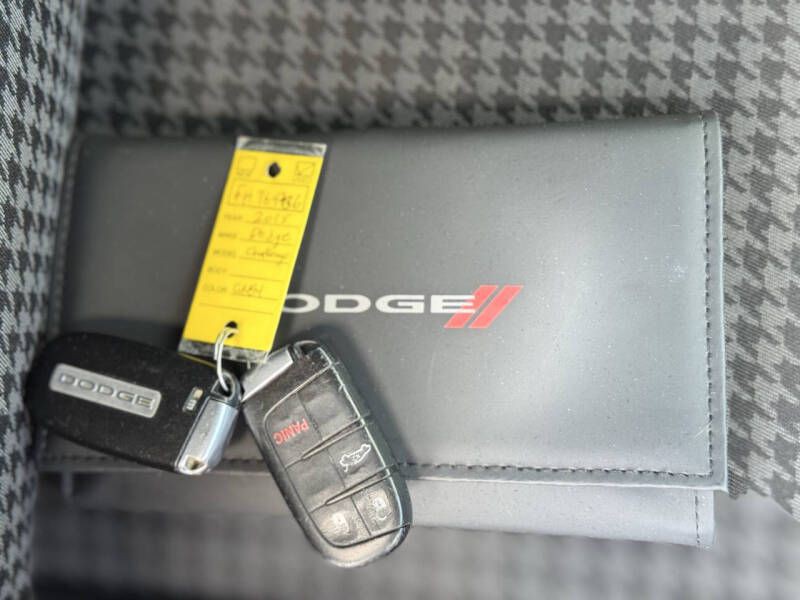 2015 Dodge Challenger Image 16