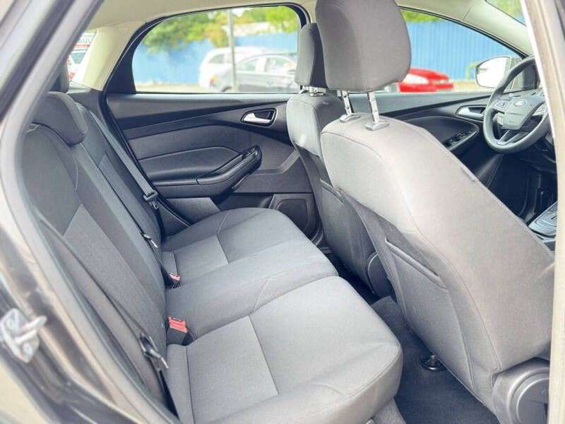2015 Ford Focus Image 17
