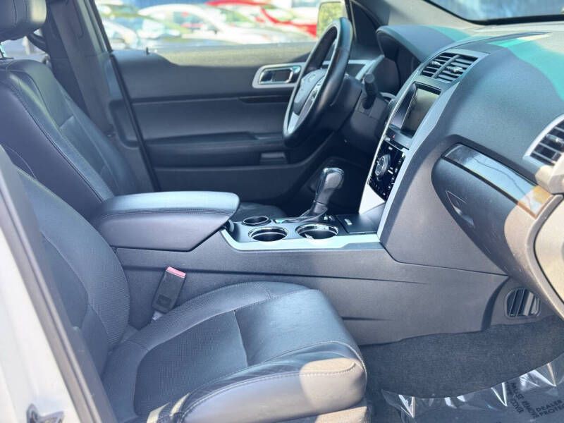 2014 Ford Explorer Image 22