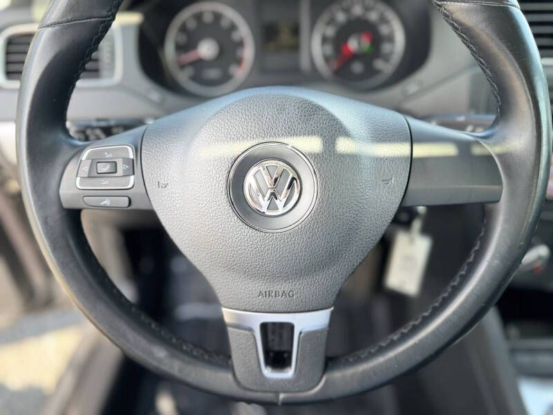 2013 Volkswagen Jetta Image 10