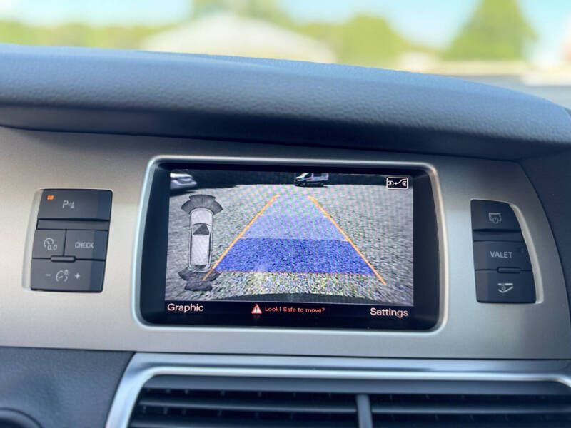 2015 Audi Q7 Image 12