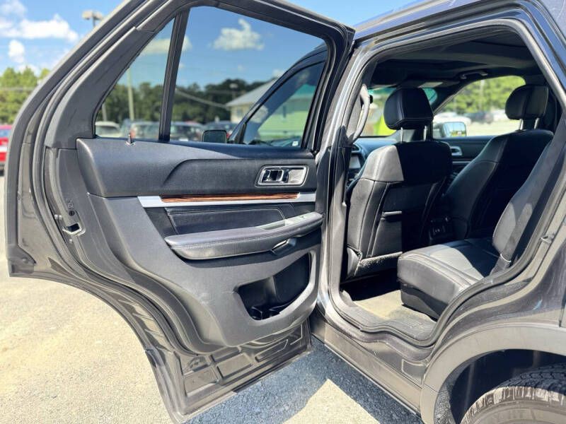 2016 Ford Explorer Image 13