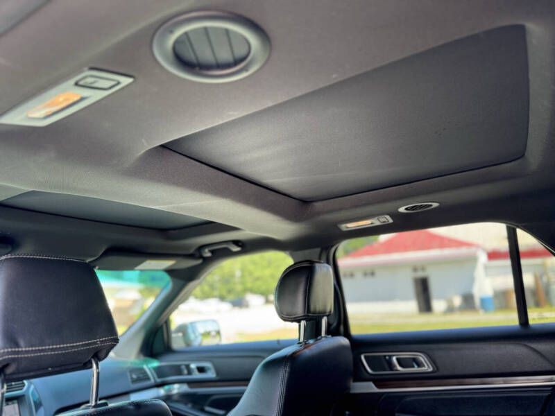 2016 Ford Explorer Image 16