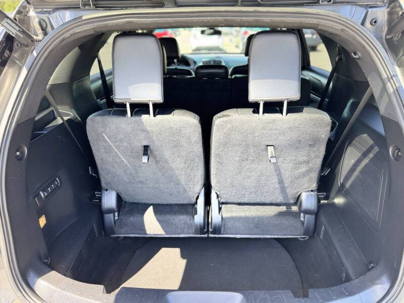 2016 Ford Explorer Image 17