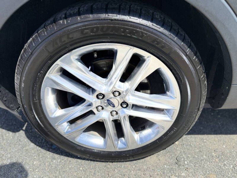 2016 Ford Explorer Image 20