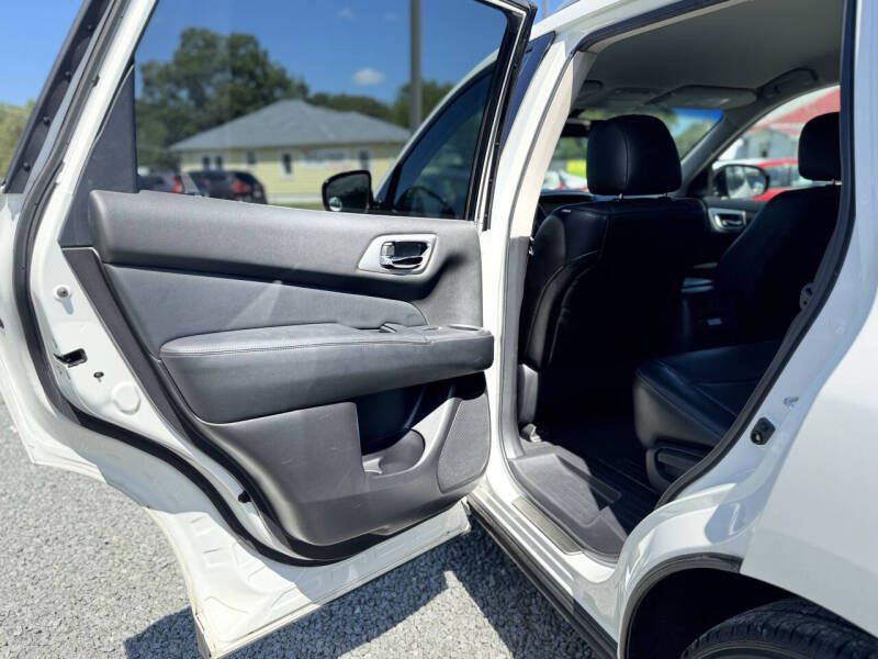 2013 Nissan Pathfinder Image 12