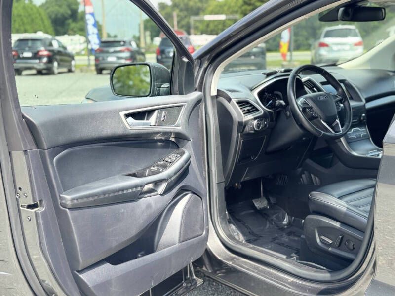 2020 Ford Edge Image 7