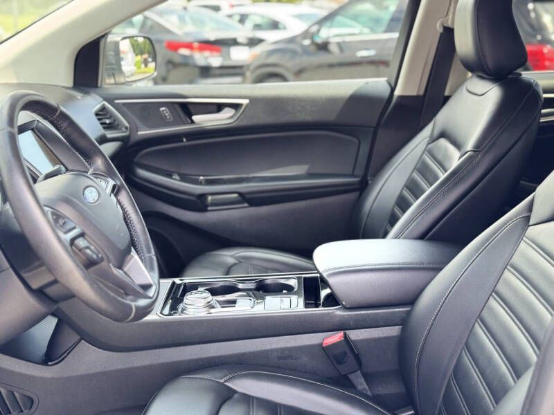 2020 Ford Edge Image 8