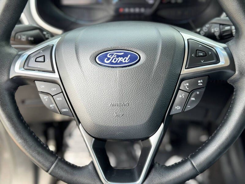 2020 Ford Edge Image 9
