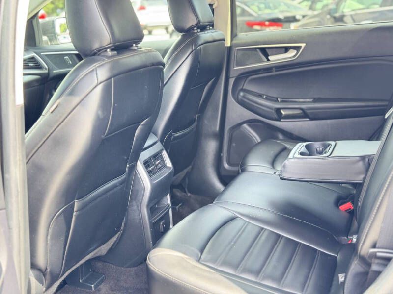 2020 Ford Edge Image 13