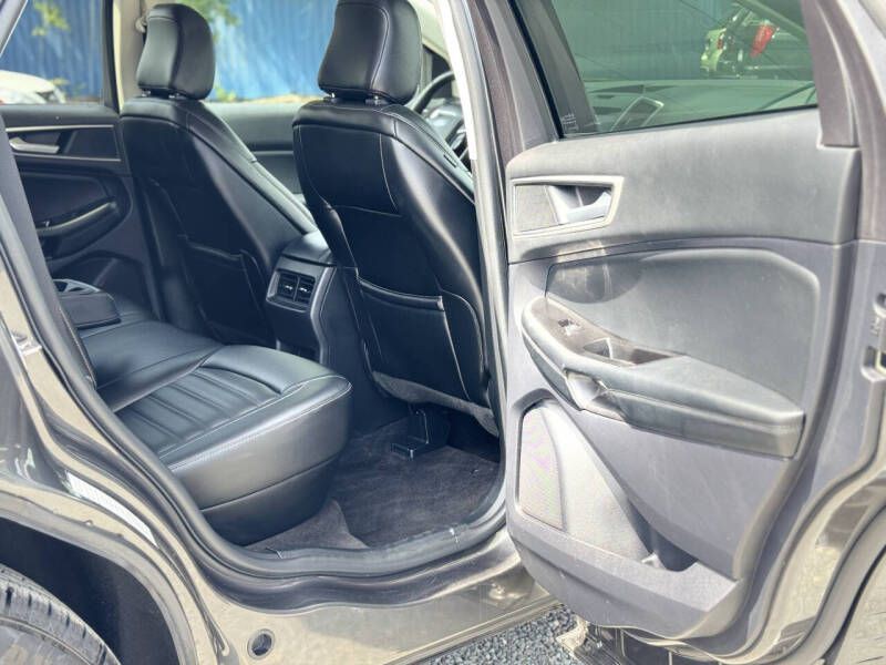 2020 Ford Edge Image 16