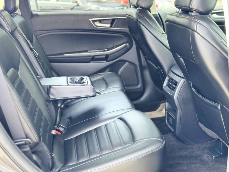 2020 Ford Edge Image 17