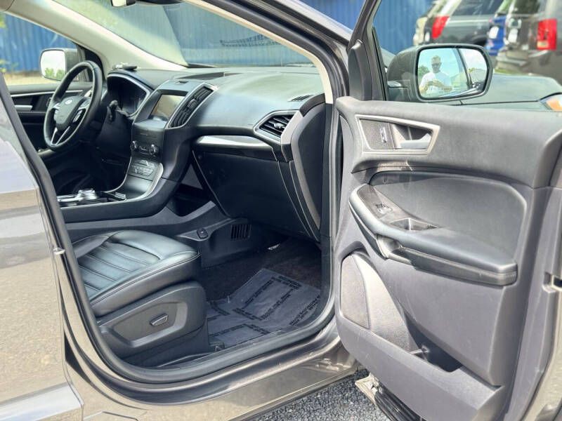 2020 Ford Edge Image 18