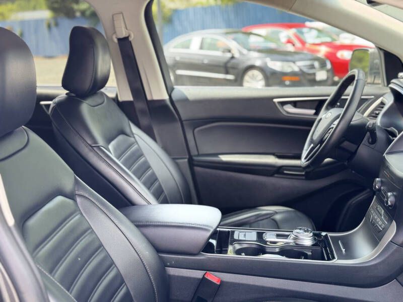 2020 Ford Edge Image 19