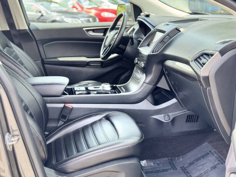 2020 Ford Edge Image 20
