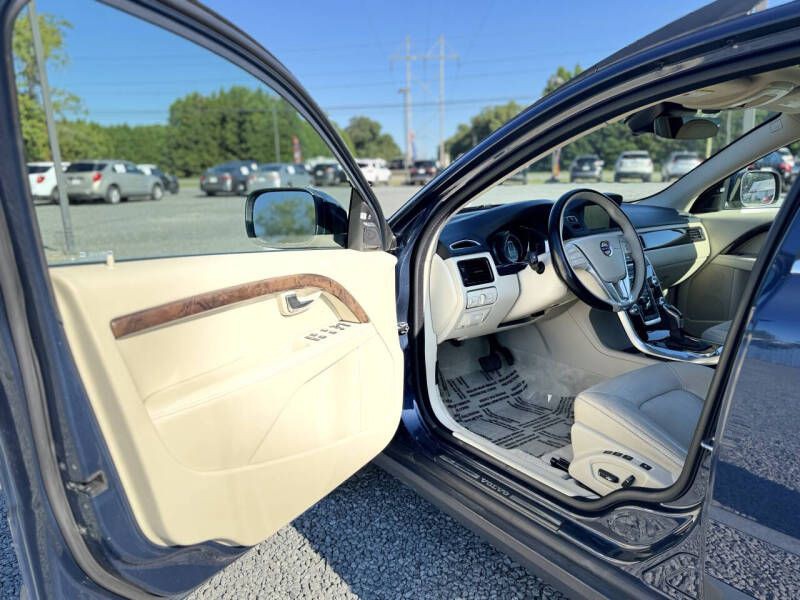 2015 Volvo XC70 Image 8