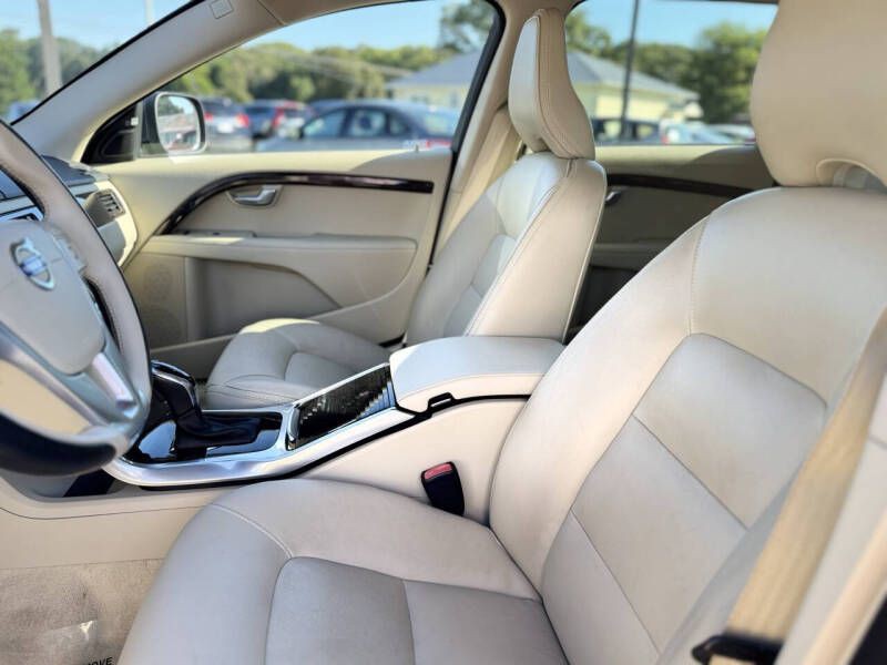 2015 Volvo XC70 Image 9